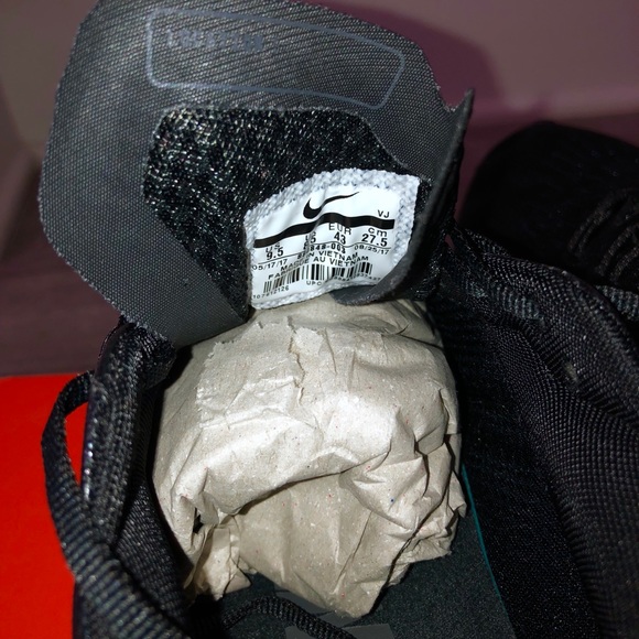 Nike “Zoom Fly” BRAND NEW IN BOX - Picture 6 of 6